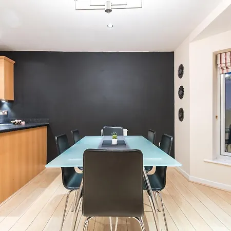 Modern Smart Open Plan Living With Free Parking York