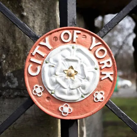 2 Neptune House Beautiful Modern With Parking Pass The Keys York