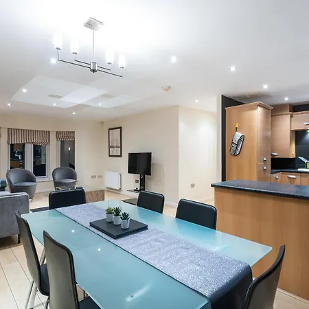 Modern Smart Open Plan Living With Free Parking York