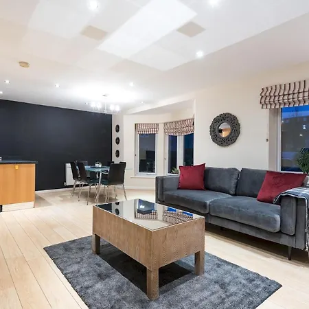 Modern Smart Open Plan Living With Free Parking Apartment