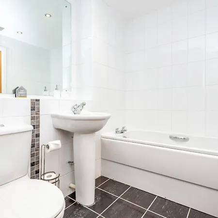 Apartment Modern Smart Open Plan Living With Free Parking *