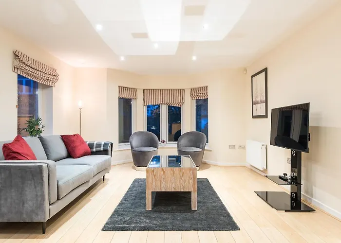 2 Neptune House Beautiful Modern With Parking Pass The Keys