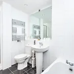 2 Neptune House Beautiful Modern With Parking Pass The Keys شقة *