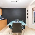 2 Neptune House Beautiful Modern With Parking Pass The Keys يورك