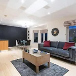 2 Neptune House Beautiful Modern With Parking Pass The Keys شقة